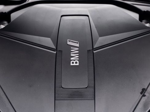 Used 2024 BMW i7 xDrive60 image 75