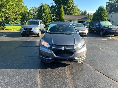 Used 2018 Honda HR-V LX image 2