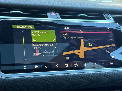 Used 2018 Land Rover Range Rover Velar R-Dynamic SE image 21