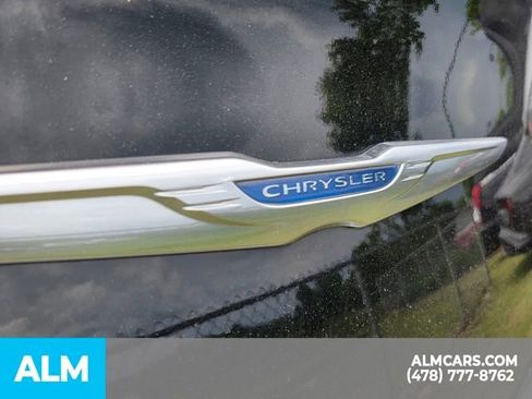 Used 2021 Chrysler 300 Touring L RWD image 9