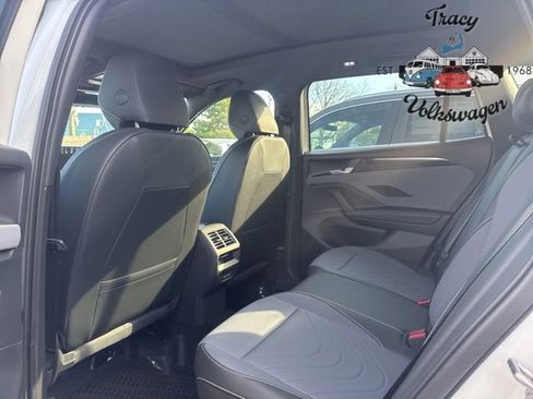 New 2026 Volkswagen Tiguan SE R-Line image 9