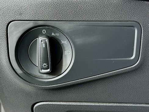 Used 2021 Volkswagen Tiguan SE w/ Panoramic Sunroof Package image 17