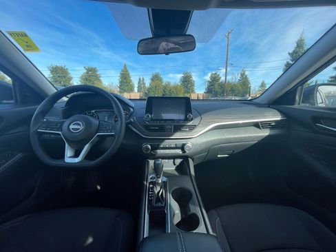 Used 2025 Nissan Altima 2.5 SV image 28