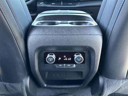 Used 2025 Buick Enclave Preferred image 21