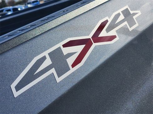 Used 2022 Chevrolet Silverado 1500 LT image 11