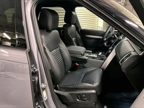 Certified 2025 Land Rover Discovery Dynamic SE AWD/4WD image 6