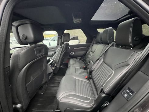 Certified 2024 Land Rover Discovery Metropolitan Edition image 34