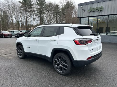 New 2026 Jeep Compass Latitude image 9