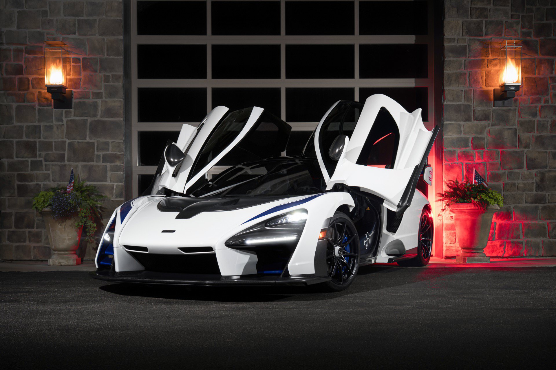 Used 2019 McLaren Senna RWD image 44