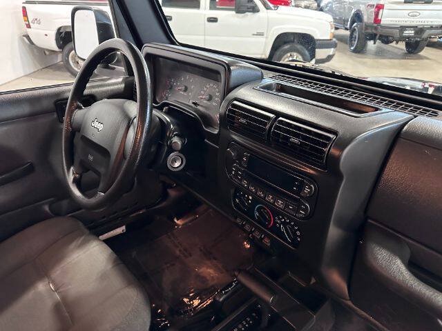 Used 2006 Jeep Wrangler Unlimited Rubicon AWD/4WD image 15