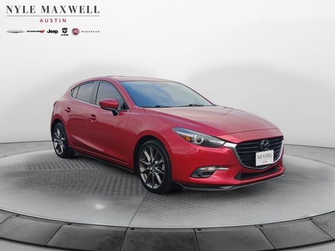 Used 2018 MAZDA MAZDA3 Grand Touring w/ Premium Equipment Package FWD image 2