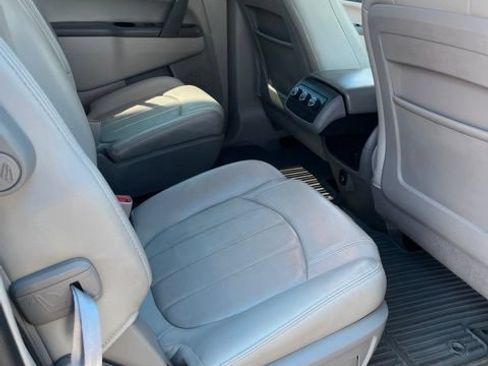 Used 2017 Buick Enclave Leather FWD image 10