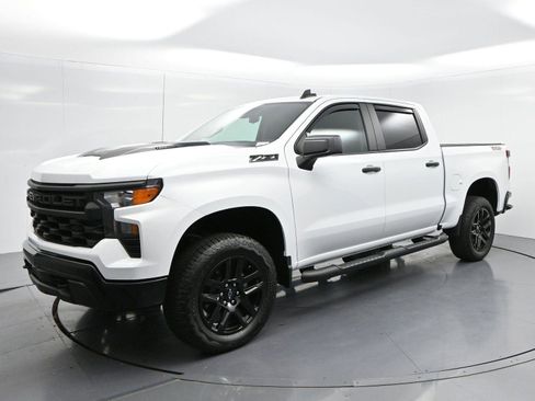 Used 2025 Chevrolet Silverado 1500 Custom Trail Boss w/ Turbomax Blackout Package AWD/4WD image 3
