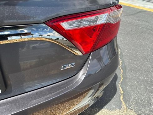 Used 2015 Toyota Camry SE FWD image 8