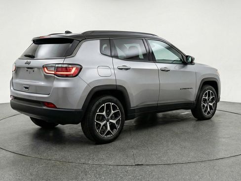 Used 2025 Jeep Compass Limited image 9
