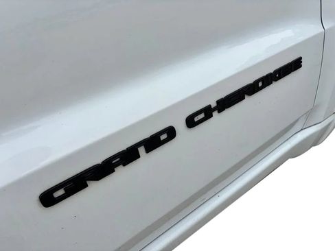 Used 2019 Jeep Grand Cherokee Altitude AWD/4WD image 9