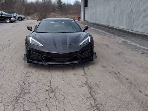 Used 2024 Chevrolet Corvette Z06 w/ Z07 Performance Package image 3