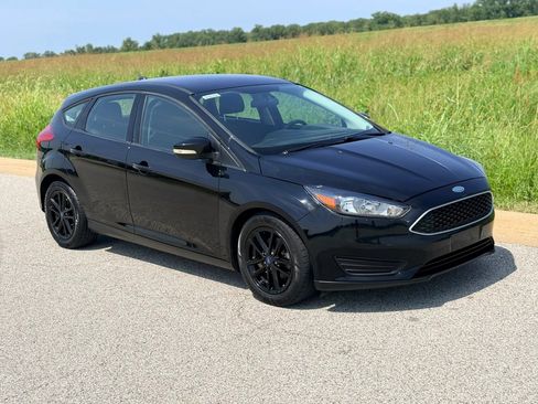 Used 2017 Ford Focus SE FWD image 28