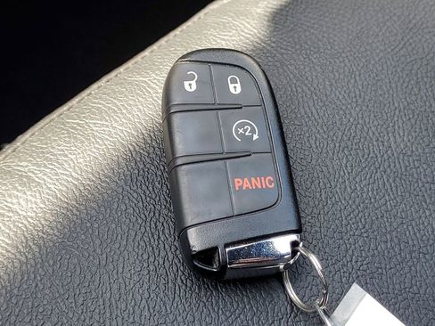 Used 2023 Jeep Compass Latitude image 30