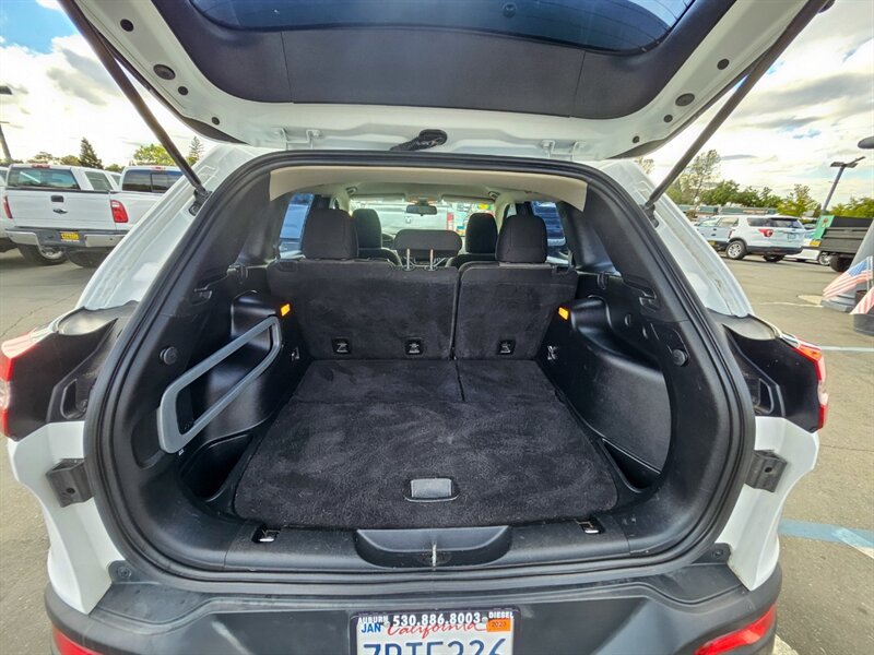 Used 2016 Jeep Cherokee Sport AWD/4WD image 5