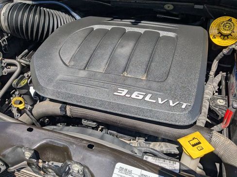 Used 2015 Chrysler Town & Country Touring-L w/ Driver Convenience Group FWD image 31