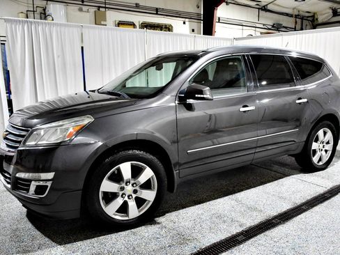 Used 2014 Chevrolet Traverse LTZ FWD image 27