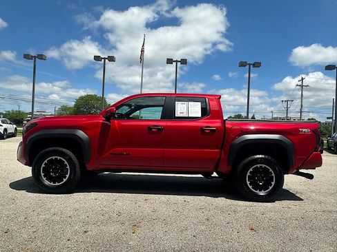 Certified 2025 Toyota Tacoma Limited AWD/4WD image 2