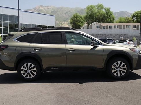 Used 2025 Subaru Outback Premium image 2