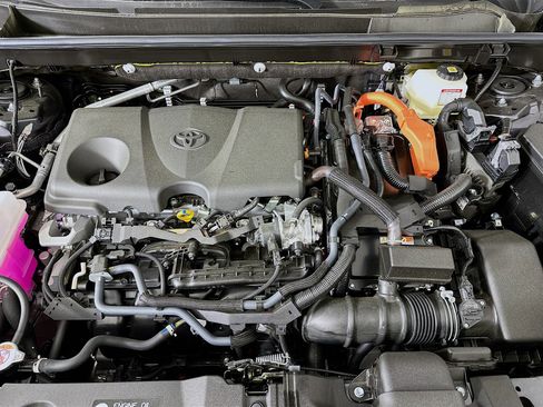 Used 2025 Toyota RAV4 XLE image 31