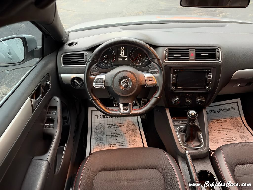 Used 2014 Volkswagen Jetta GLI FWD image 14