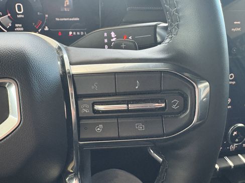 Used 2025 GMC Acadia Elevation image 11