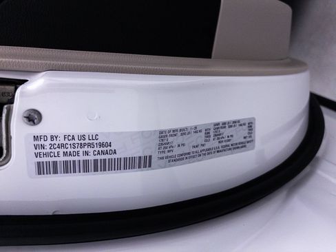 Used 2023 Chrysler Pacifica Limited w/ Uconnect Theater Family Group FWD image 46