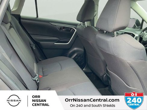 Used 2022 Toyota RAV4 LE AWD/4WD image 12
