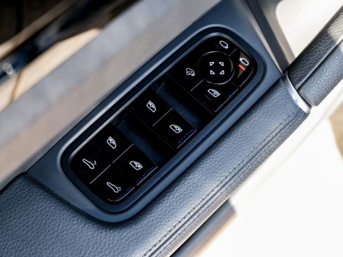 Used 2020 Porsche Cayenne image 41