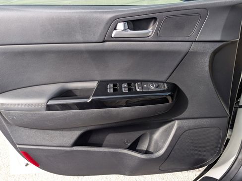 Used 2020 Kia Sportage EX image 11