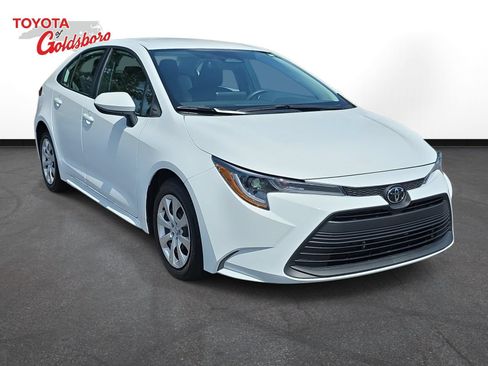 Used 2026 Toyota Corolla LE FWD image 3