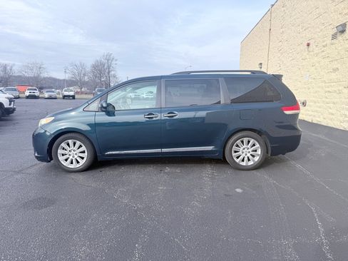 Used 2011 Toyota Sienna Limited image 2