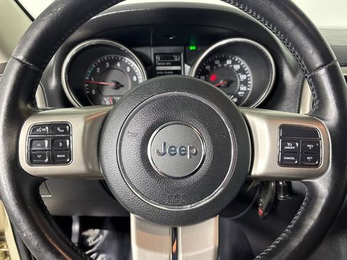 Used 2012 Jeep Grand Cherokee Laredo image 14