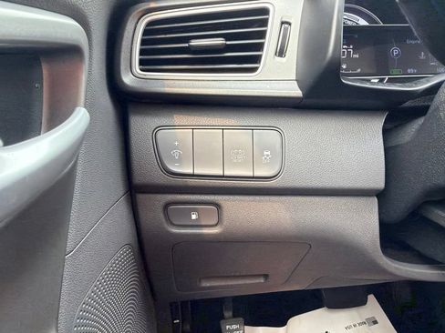Used 2019 Kia Niro LX FWD image 33