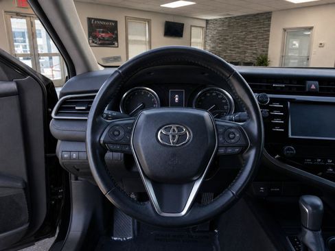Used 2018 Toyota Camry SE FWD image 7