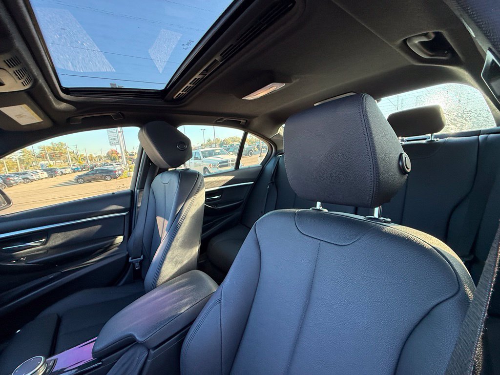 Used 2018 BMW 330i xDrive Sedan AWD/4WD image 13