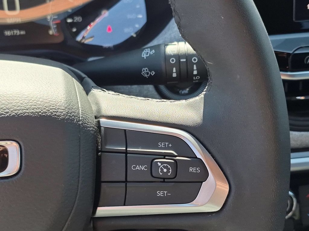 Certified 2025 Jeep Compass Latitude AWD/4WD image 15