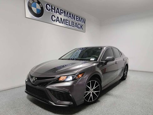 Used 2024 Toyota Camry SE image 1