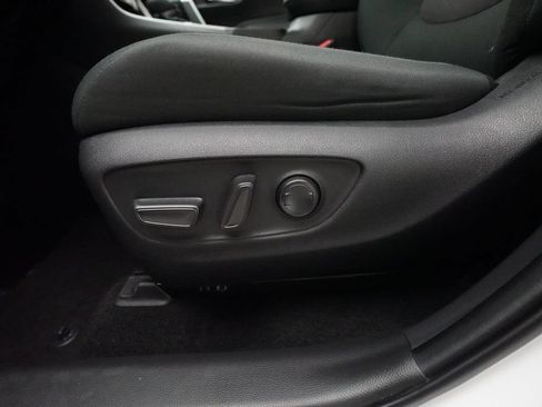 Used 2024 Toyota RAV4 XLE AWD/4WD image 28