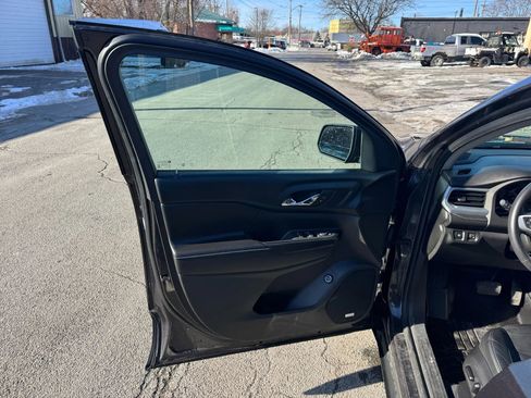 Used 2017 GMC Acadia SLT image 9