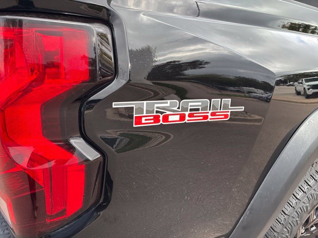 Certified 2023 Chevrolet Colorado Trail Boss w/ Technology Package AWD/4WD image 7