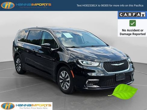 Used 2024 Chrysler Pacifica Limited FWD image 1
