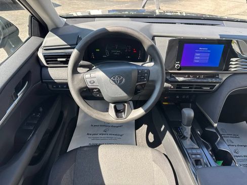 Used 2025 Toyota Camry LE FWD image 27