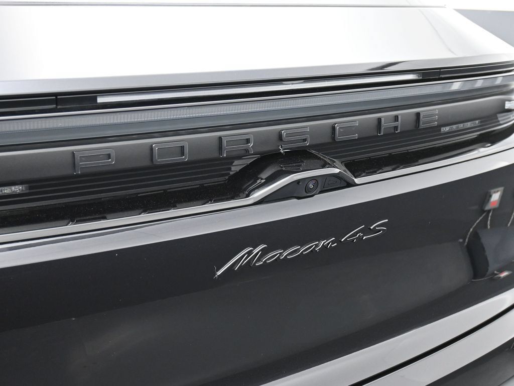 Certified 2025 Porsche Macan 4S Electric AWD/4WD image 14