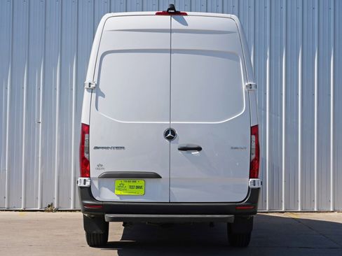 Used 2024 Mercedes-Benz Sprinter 2500 w/ Acoustic Package image 11